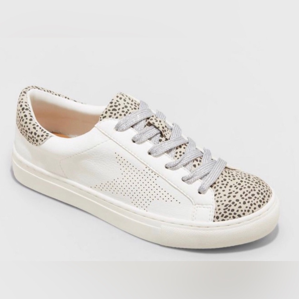 ⭐️Leopard Print Silver Lace Up Sneakers⭐️